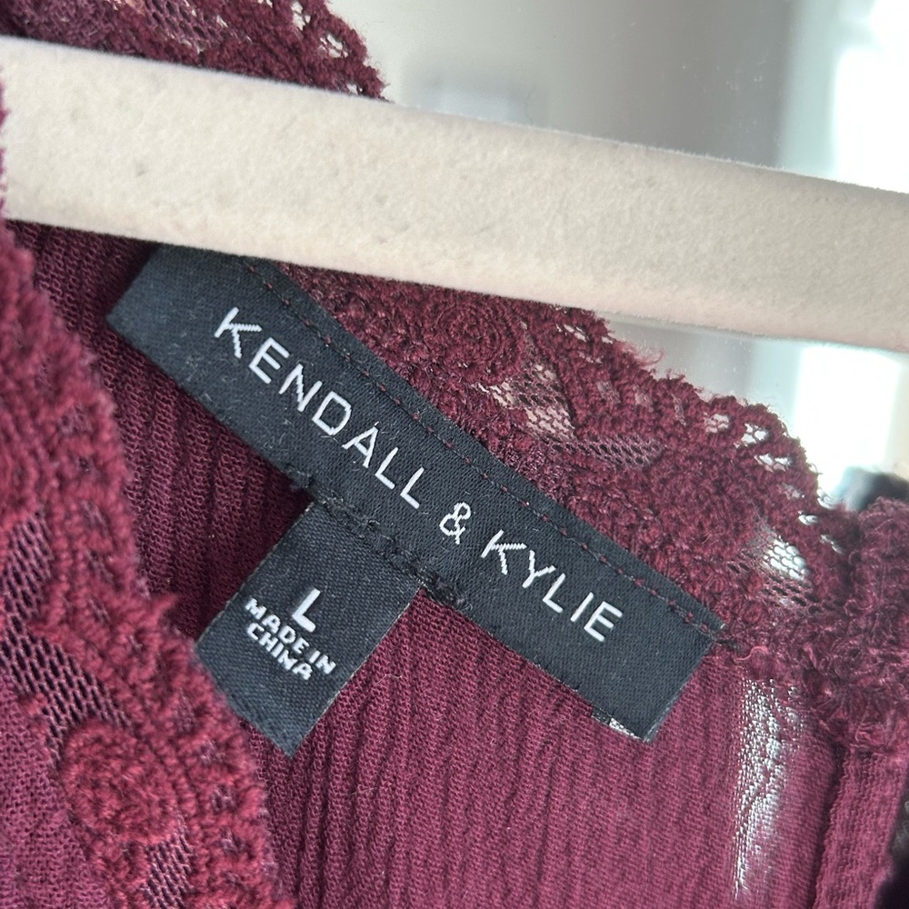Lace top - Picture 2 of 3